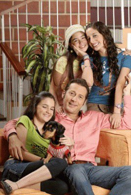 tripean que solo abraza a la hija unproblematic que no se metió en política paro