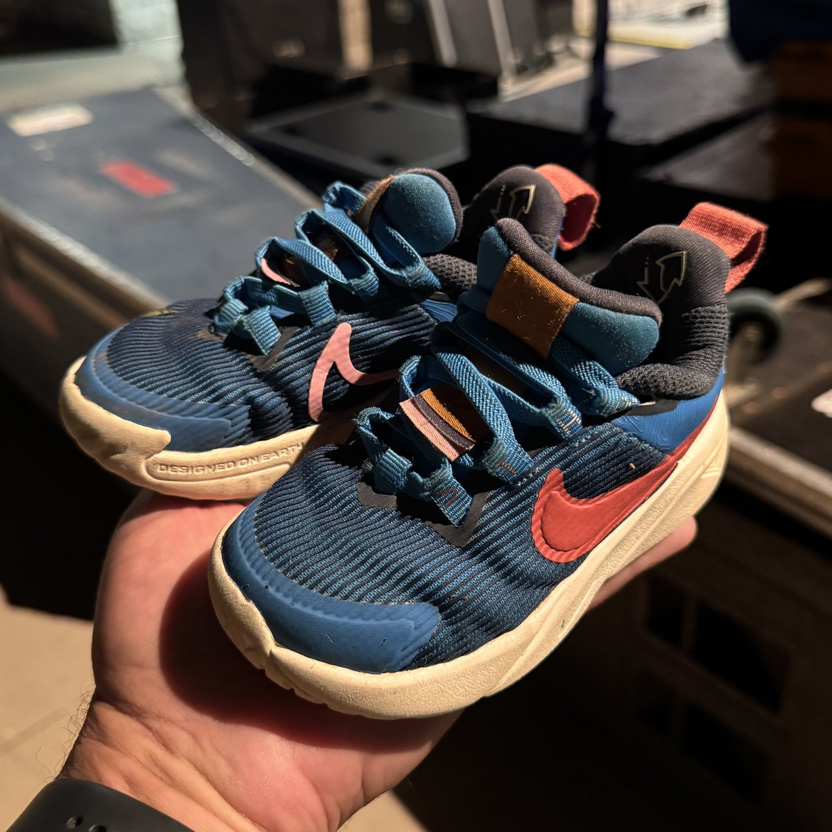 Tosa Tonight (@tosatonight) on Twitter photo FOUND: youths’ Nike shoes. Please contact us if found. FOUND: youths’ Nike shoes. Please contact us if found.