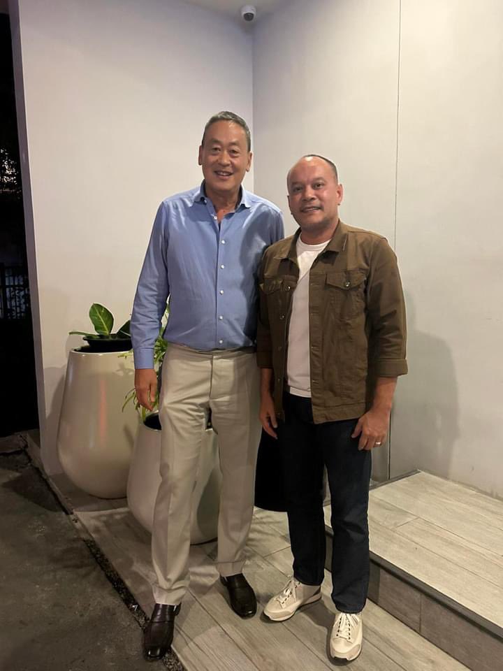 พี่เต้น ณัฐวุฒิ โพสท์ถึงนายกเศรษฐา 

มื้อค่ำ 24 กุมภาพันธ์ 2566 

คุณเศรษฐา “พี่นิด” นัดผมที่ร้านอาหารญี่ปุ่นใกล้บ้านท่าน ย่านสุขุมวิท 

“คุณดื่มอะไร” 

“เหล้าครับ” 

มื้อค่ำส่วนตัวครั้งแรก สนทนาทั้งทำความรู้จัก และเรื่องใหญ่ …

“ทำไมผมต้องมาเป็นแคนดิเดตนายกรัฐมนตรี ?”