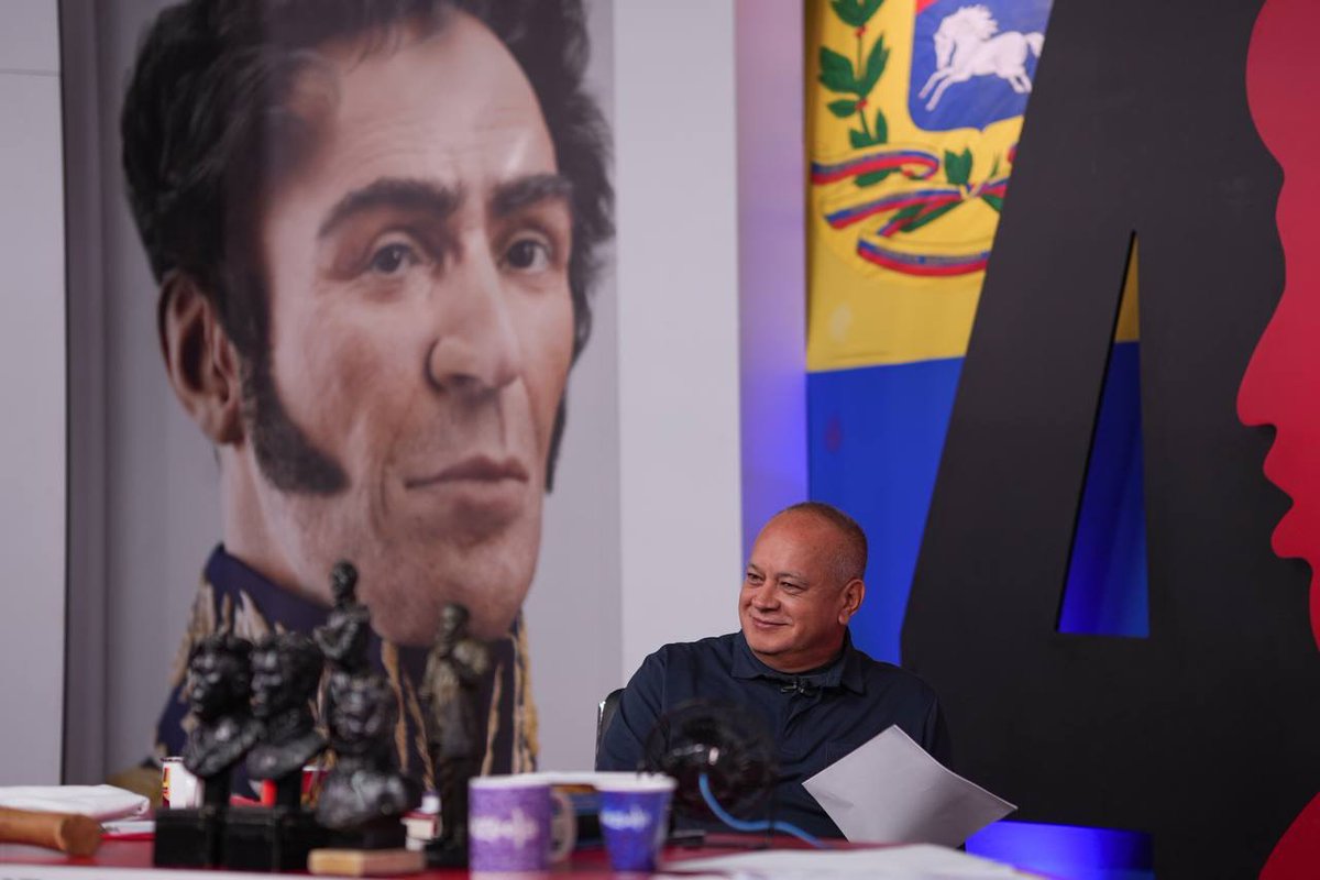 #EnVivo <a href="/dcabellor/">Diosdado Cabello R</a>: El Comandante Chávez era un buen maestro, era una persona buena de corazón, nunca en su vida fue capaz de hacerle daño a nadie.

#VenezuelaTodaEnPaz #14ago