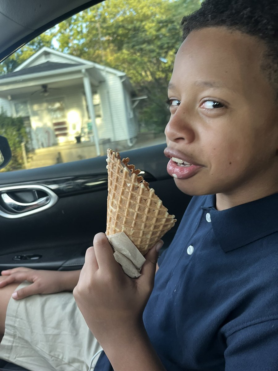 CoachRedAnthony's tweet image. My guy Bubbie!! I’m really proud of how he played today. He loves being a part of @WC_Dragons golf team. Of course we celebrated with some ice cream!! #ProudDad #Dragons #DubC 🚾🐉