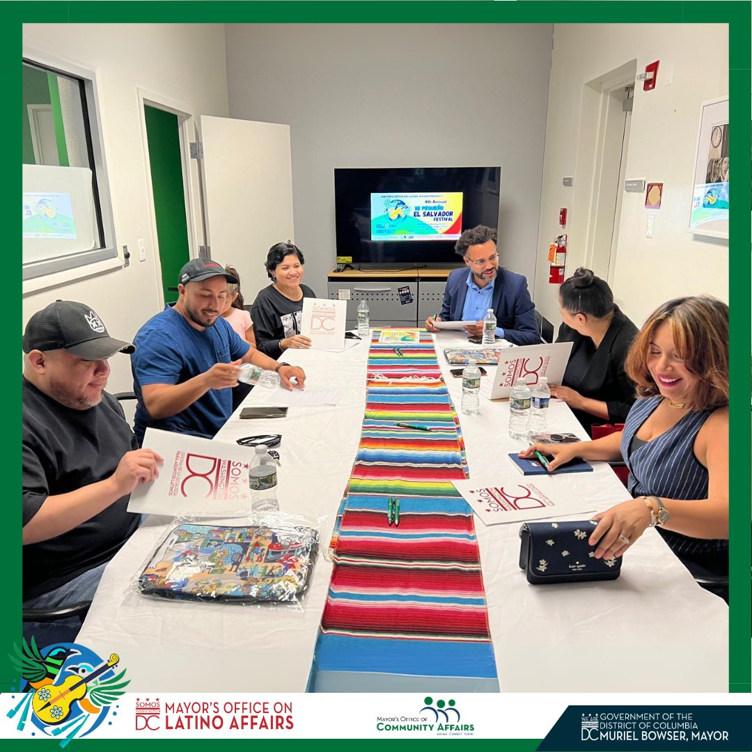 🎉 Los Directores Jackie Reyes y Eduardo Perdomo  con el Comité de Eventos de la Comunidad Salvadoreña planeado eventos que no te puedes perder: 

🇸🇻 Mi Pequeño El Salvador Festival - DOM, sep 15
⚾️Salvadoran Nats Day - MIE, Sep 25
🫓Pupusa Record Guinness - SAB, Sep 28