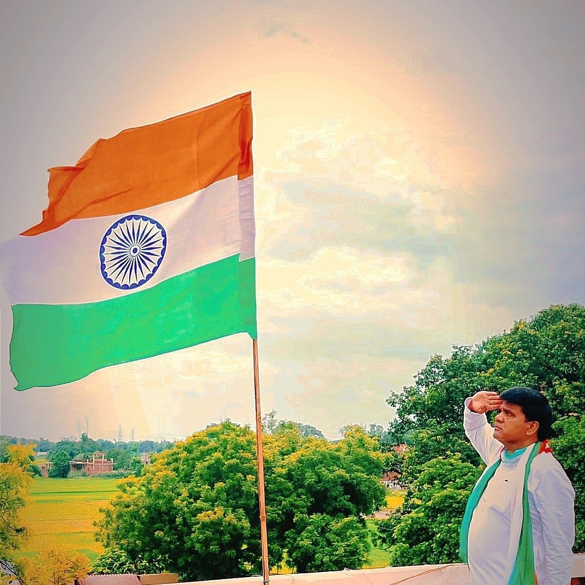 समस्त देशवासियों को स्वतंत्रता दिवस की हार्दिक बधाई एवं शुभकामनाएं।

जय हिंद !!
जय भारत !!
जय संविधान !!
जय समाजवाद !!