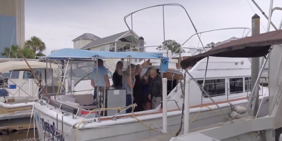 So there Kim sits on her broken boat, virtually homeless, upset that Moriah was apologizing for her horrendous treatment of Olivia. She’s probably happy though that Moriah didn’t own up to all the lies that she told &amp; implicate Kim for being complicit. #WelcomeToPlathville