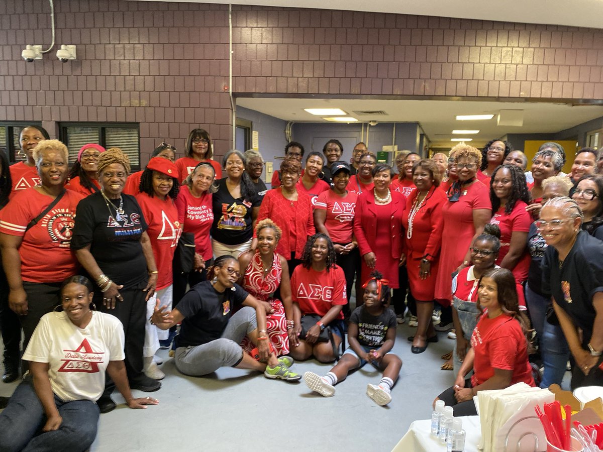 easternregdst's tweet image. Community Service Impact Day Recap: Simons Recreation Center! Photos by Soror Celeste Dow #ServiceIsWhatWeDo
#DST1913 #DSTRegionalConf2024 
#EA54thRegionalConference
#ElevatingSisterlyAffection
