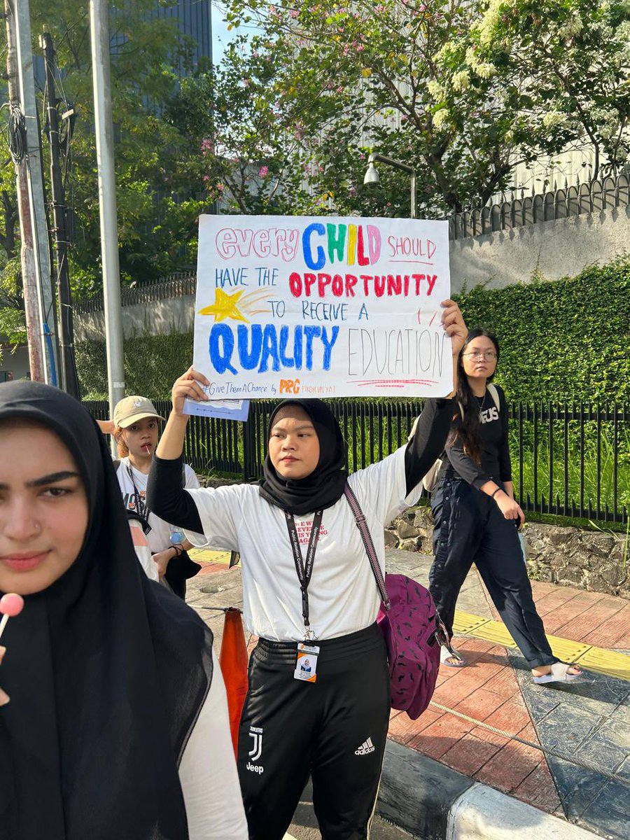 PRC_YAI's tweet photo. Hallo PRCners

06 Agustus 2023

Here's a Recap from our Campaign 'Give Them a Chance, the purposed we held a campaign is to educate children to have dreams and be able to achieve their goals, this campaign was held at car free day this morning

#PRCYAI #Campaign #GiveThemAChance https://t.co/UDJ9sc0iTE