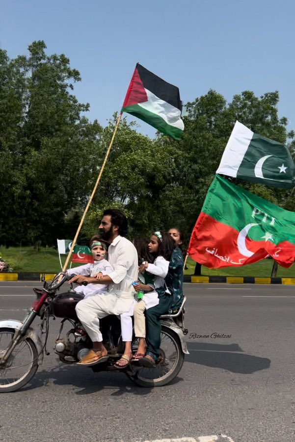 Zahra Rizvi (@ssz1472) on Twitter photo #FreeImranKhan 
<a href="/TM__SOW/">team SOW Official ٹیم شاہین اف واریئر</a> 
گل ودھ گئی اے مختاریا۔۔۔۔۔۔ #FreeImranKhan 
<a href="/TM__SOW/">team SOW Official ٹیم شاہین اف واریئر</a> 
گل ودھ گئی اے مختاریا۔۔۔۔۔۔