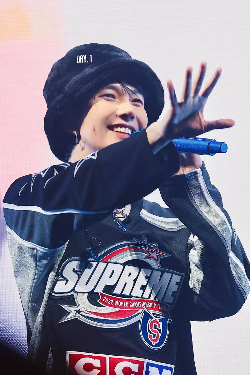 BiuMe03's tweet photo. Tengo tantas ganas de llorar por esta noticia sabíamos que era inocente pero el saber por todo lo que tuvo que pasar me pone sentimental, Beyourluve y Biu ganamos esta batalla tan dura eres libre P'Biu sigue brillando y gritemos esta libertad. 😭💙 
#BuildJakapan #Beyourluve https://t.co/FH7D3MovzJ