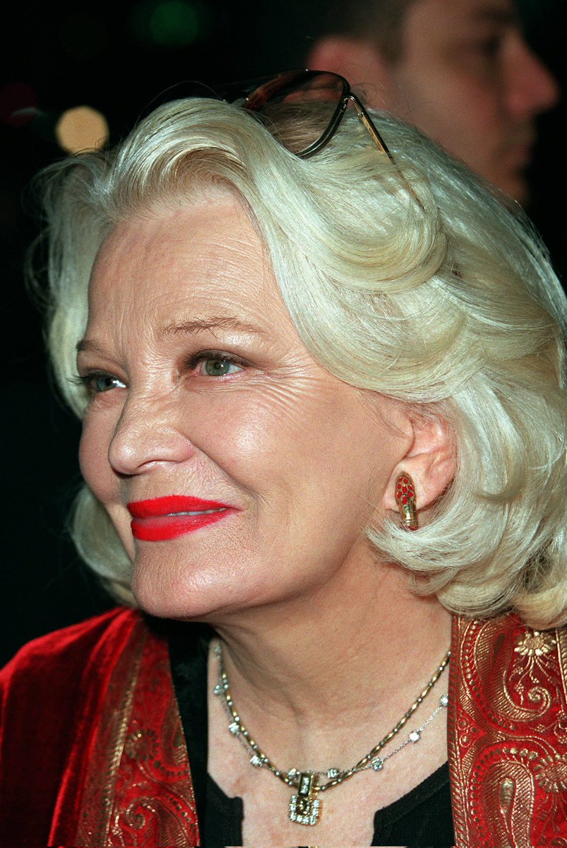 Gena Rowlands s'en est allée. 
La plus grande actrice dont les performances exceptionnelles m'ont bouleversé et touché au cœur. Un style et une grâce uniques. Il n'y en avait pas deux comme elle et il n'en y aura plus du tout. Indépassable.
Adieu Madame et Merci.❤️😥