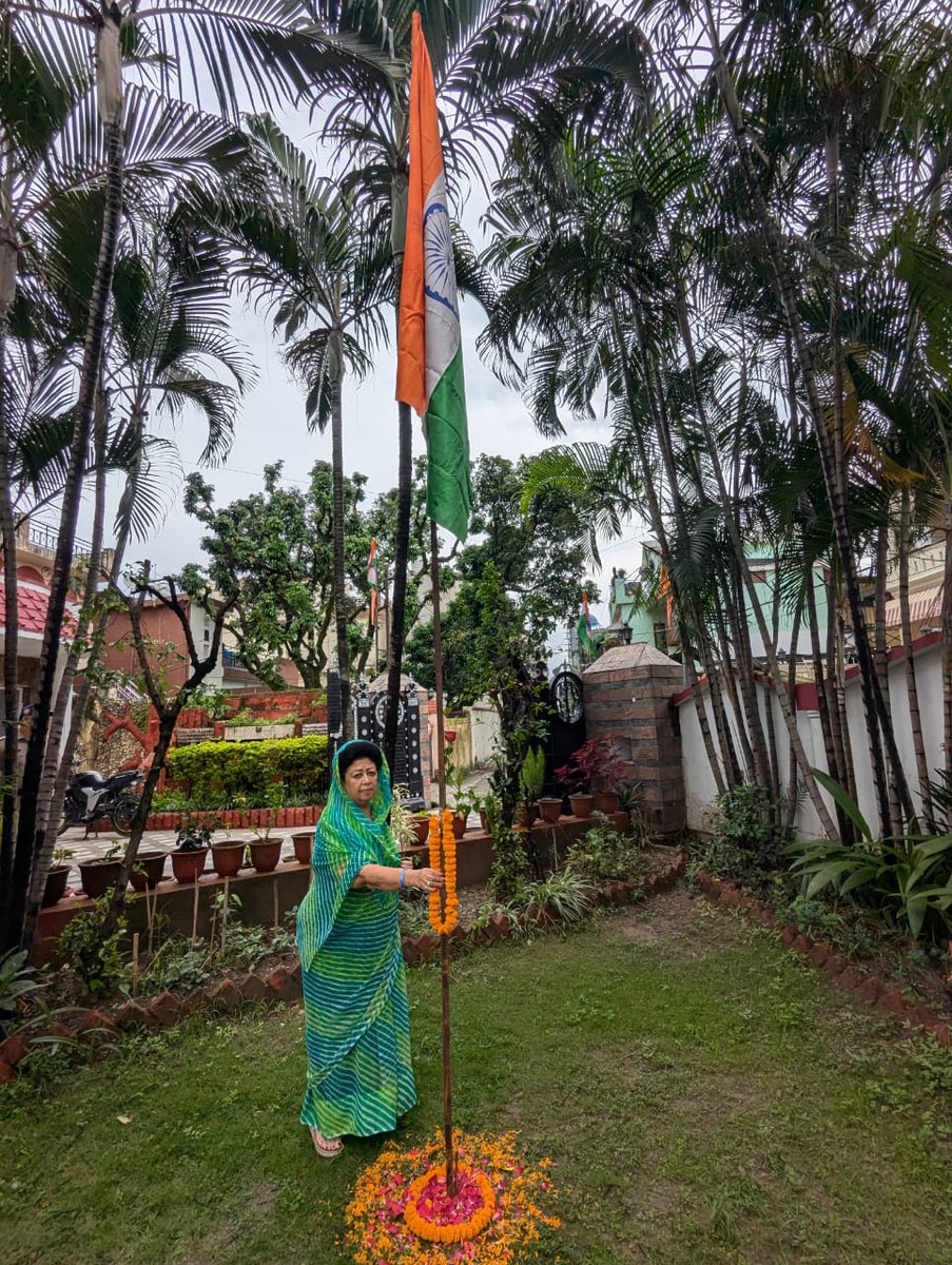 MalaRajyaShah's tweet image. जय माँ भारती!

स्वतंत्रता दिवस के पावन पर्व पर अपने आवास रवींद्रपुरी, देहरादून में ध्वजारोहण किया।   

आजादी के इस महापर्व की समस्त भारतवासियों को पुन: हार्दिक बधाई एवं शुभकामनाएं। 

।। जय हिंद, जय भारत ।। 

 #independenceday2023