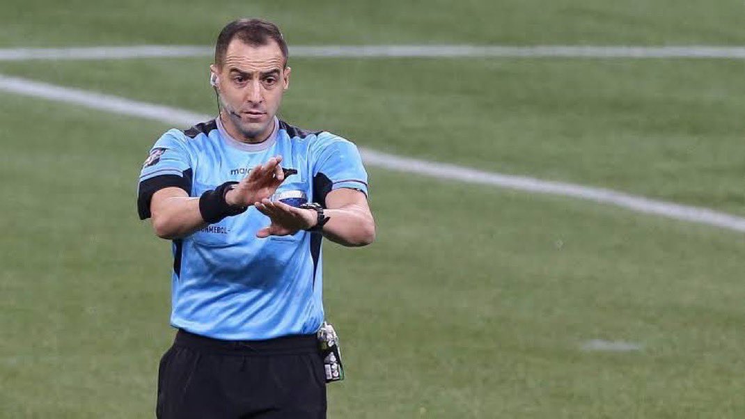futtmais's tweet photo. Feliz pela arbitragem que deu AULA na partida de hoje. Zero interferência, jogo corrido e sem parar o lance toda hora. 

Que jogo maneiro esse Botafogo x Palmeiras. https://t.co/DdUdTYSVqQ