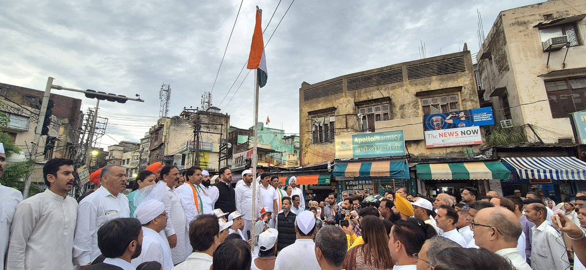 vikar_rasool's tweet photo. Observing the 78th Independence Day at the Congress HQ in Jammu.

On this day, we commemorate the remarkable accomplishments of our nation, pay tribute to the bravery of our freedom fighters, and anticipate a promising future.

Jai Hind 🇮🇳 https://t.co/0Dm4Os4kYo