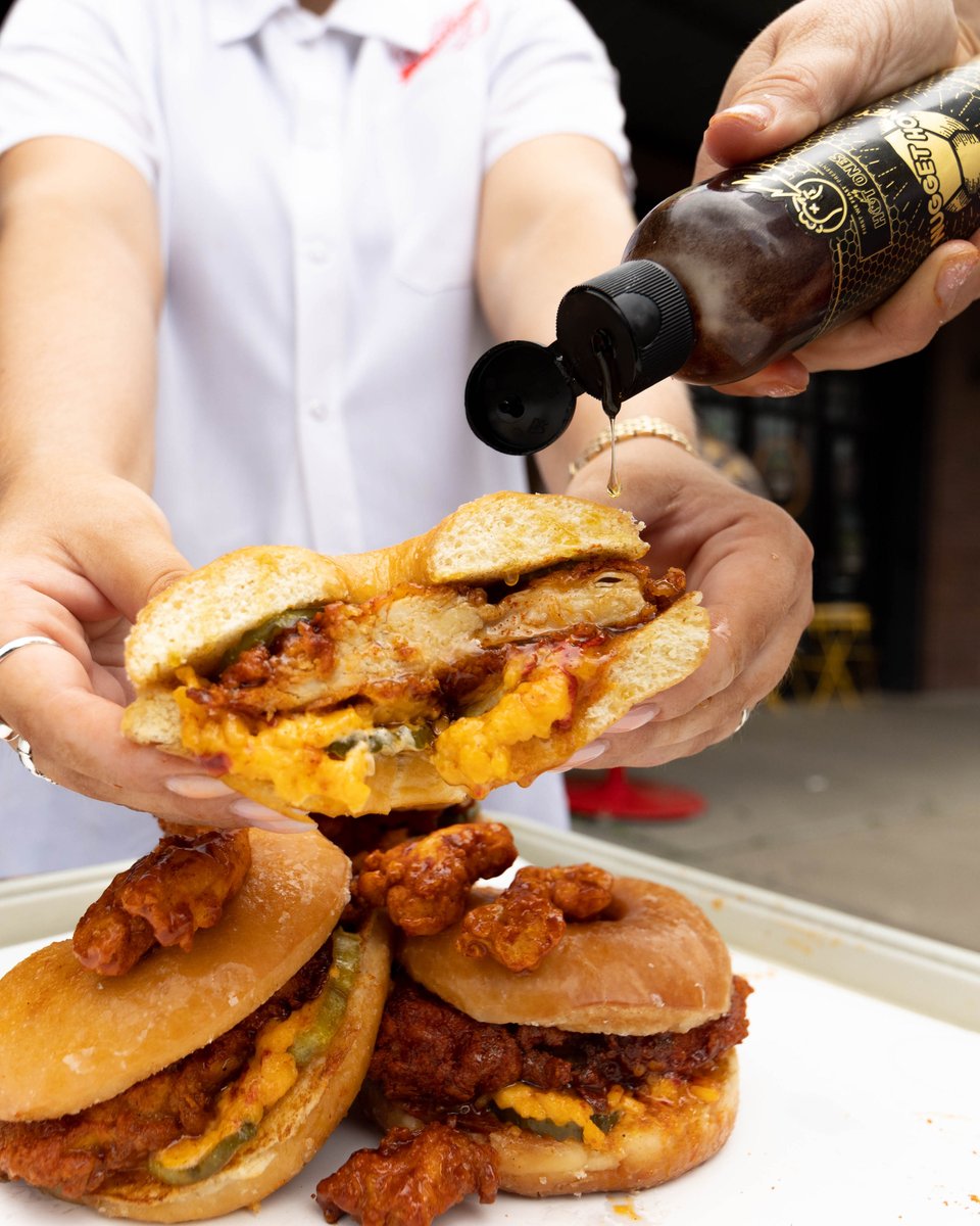 Do-Rite Donuts (@doritedonuts) on Twitter photo Come taste the heat, Chicago 🔥The limited time Do-Rite x Hot Ones™ Honey Heatwave Donutwich is made with our fried chicken coated in @hotones Nugget Honey. Enter at the link in our bio for a chance to attend the Hot Ones Live event in Chicago on 8/28 with <a href="/seanseaevans/">Sean Evans</a> ☠️🌶️ Come taste the heat, Chicago 🔥The limited time Do-Rite x Hot Ones™ Honey Heatwave Donutwich is made with our fried chicken coated in @hotones Nugget Honey. Enter at the link in our bio for a chance to attend the Hot Ones Live event in Chicago on 8/28 with <a href="/seanseaevans/">Sean Evans</a> ☠️🌶️