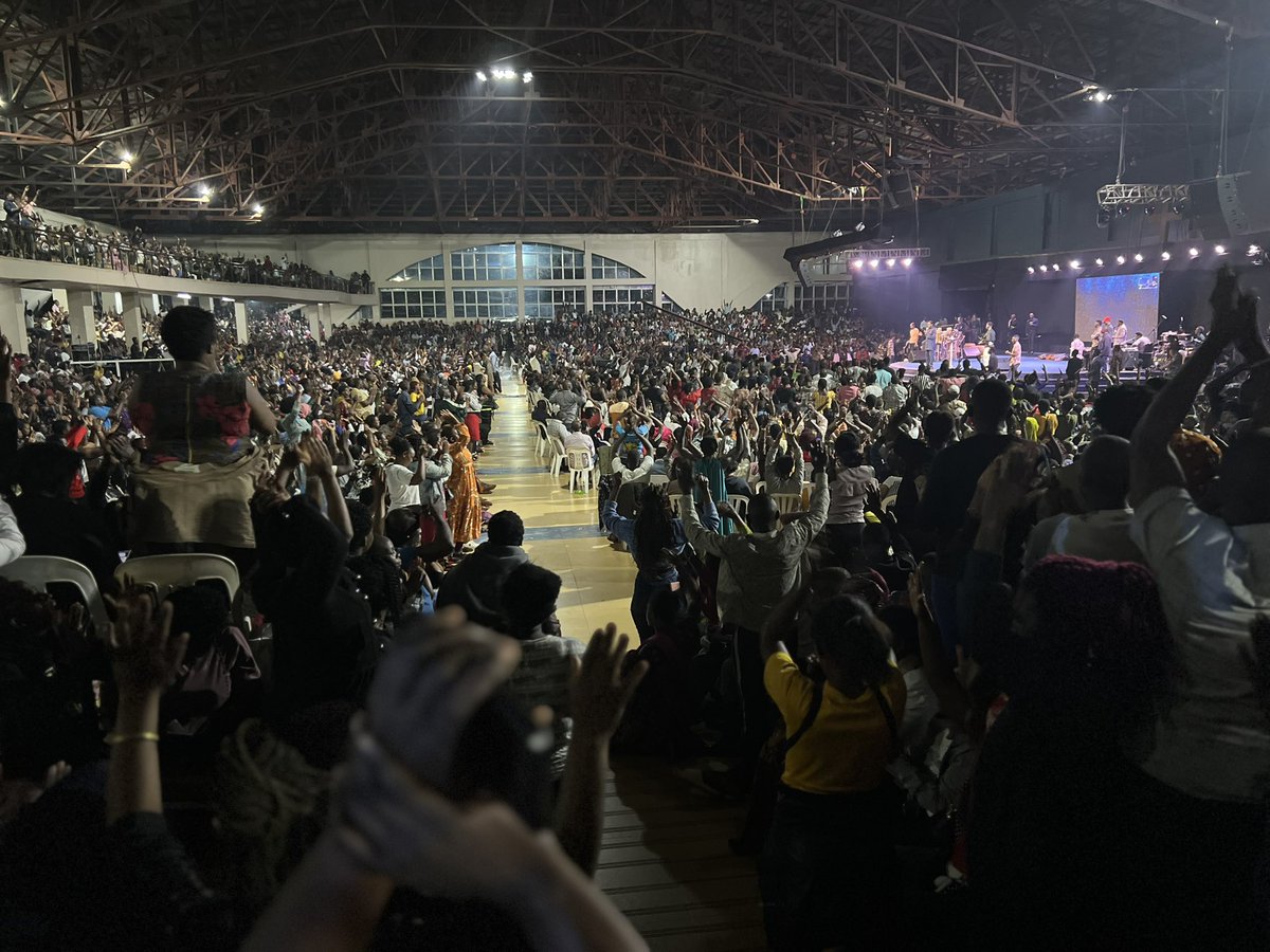 Channel44LIVE's tweet photo. Multitudes gather at Miracle Center Cathedral for the Family and breakthrough Anointing Service #Breakthrough #Anointingservice #Robertkayanja #JessicaKayanja #Robertjr #Miraclecentercathedral https://t.co/4Efkp3pzYz