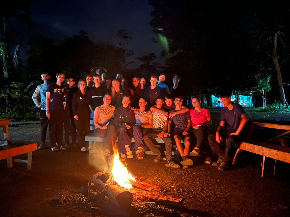 Memories around a bonfire. Sky full of stars. For more moments like this. #TeamJaguar at #CampCNN. #CampsEffect <a href="/CampsInt/">Camps International</a> 🔥✨