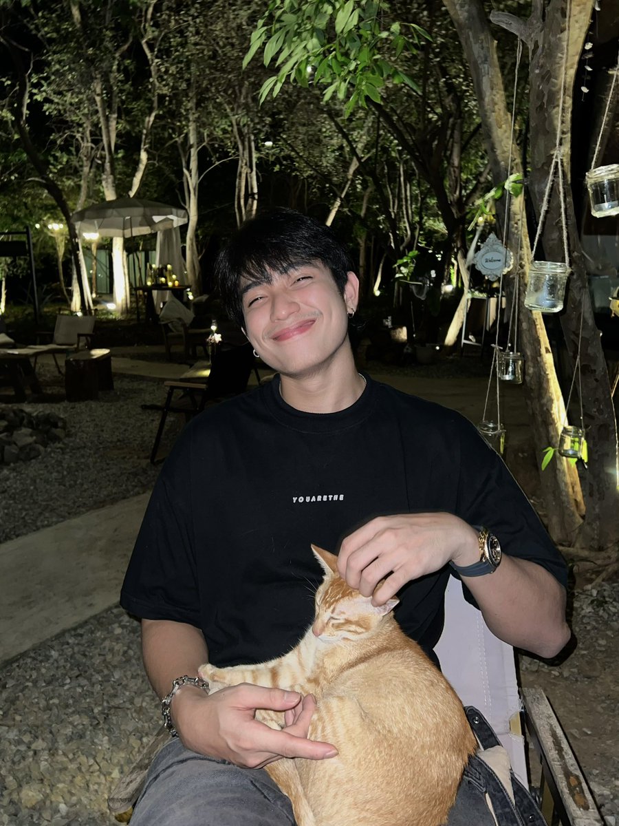 bbenzboy1's tweet photo. 😼😻 https://t.co/GPv5vZBwoL