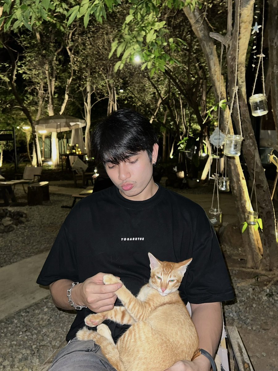 bbenzboy1's tweet photo. 😼😻 https://t.co/GPv5vZBwoL