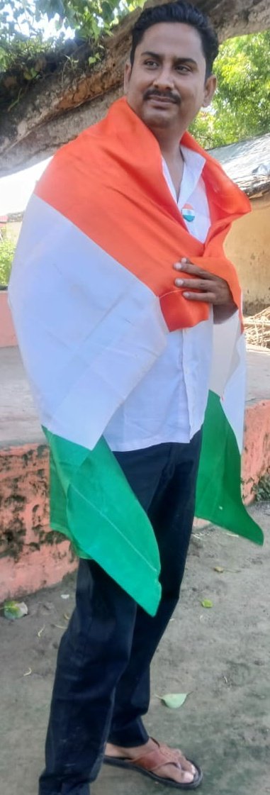 जमीन पर घर बनाया है  मगर जन्नत में रहते है,
हमारी खुशनसीबी है  की हम भारत में रहते है..
Happy indipendance day
