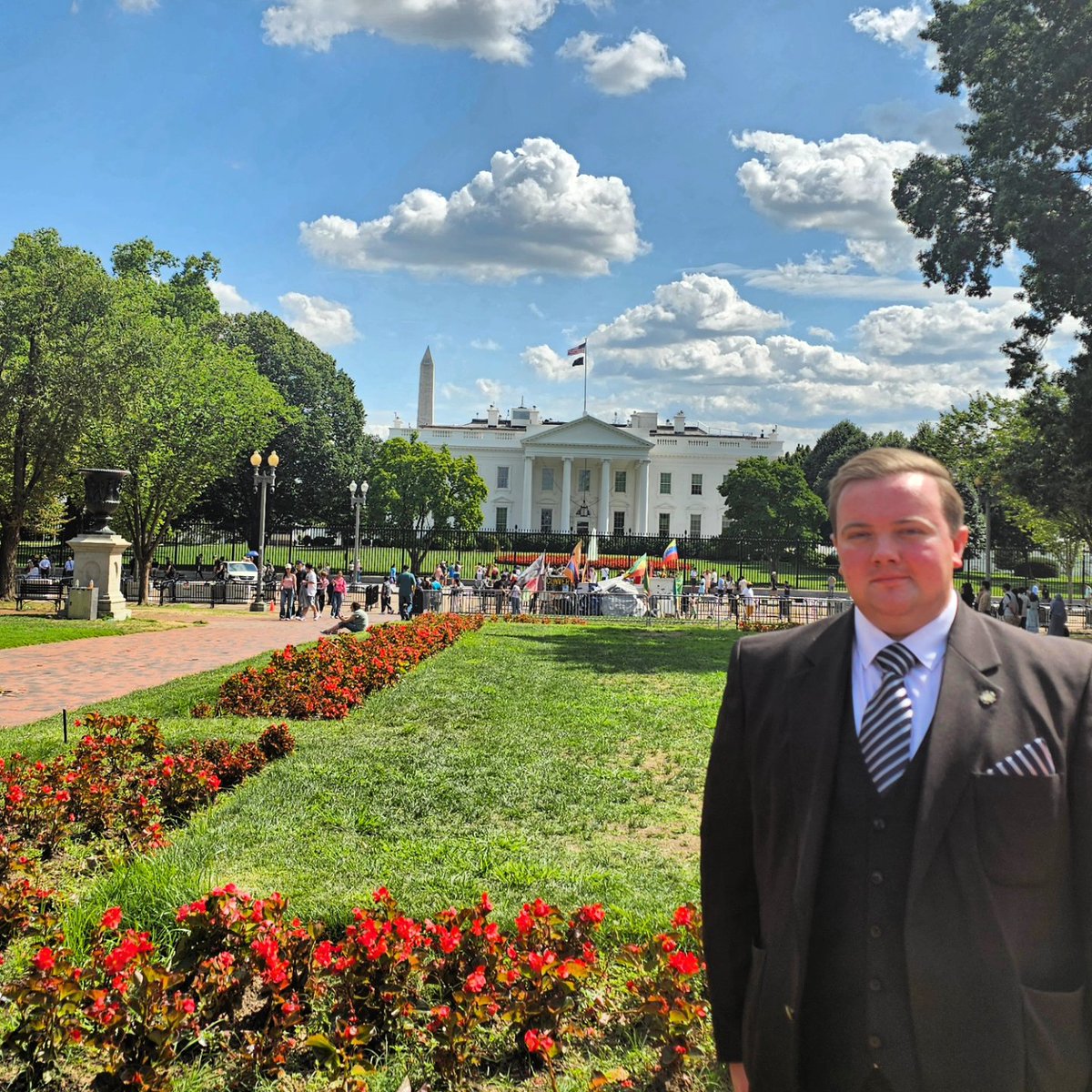 MeadeJordan's tweet photo. As a political nerd, seeing #TheWhiteHouse has been on my #bucketlist for years. Such a memorable visit to #WashingtonDC!
#USA #DC #Washington #America #ExecutiveResidence https://t.co/qztQxE17gH