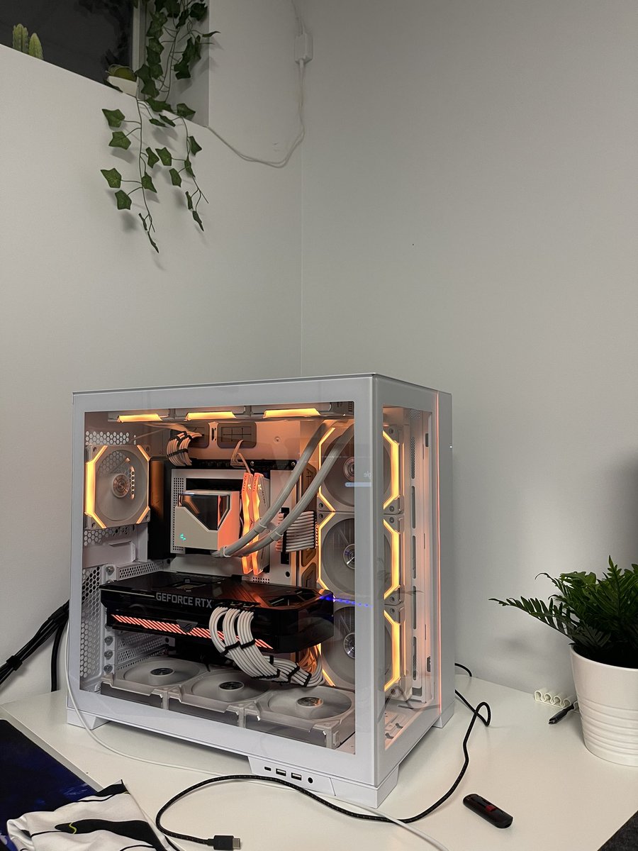 flhare_'s tweet photo. Got new pc finally, streams back up tomorrow! Let's gooo!!! 💪

#Fortnite    #FortniteChapter5    #twitch #TwitchStreamers #twitchaffiliate #twitchtv #youtube #YouTubers #smallstreamer #fncompetitive #fncs #smallyoutuber #game #gamers #twitchstream #ad #kami #setty #live https://t.co/LZXXZ1XG9G