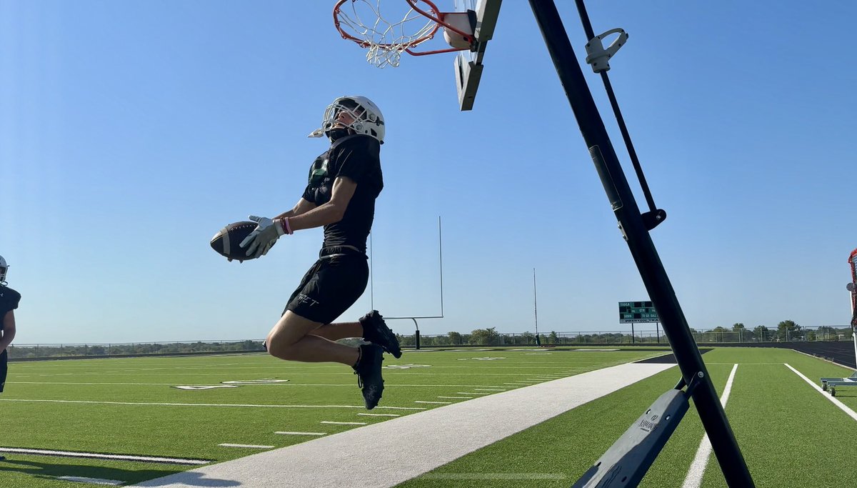 Good morning from <a href="/TiogaAthletics/">Tioga Athletics</a> and the Turnover Hoop 🆙

Extra points for creativity 🏆

#TXHSFB #dctf #Tioga | 📸: <a href="/CoachZBirdwell/">Zach Birdwell</a>