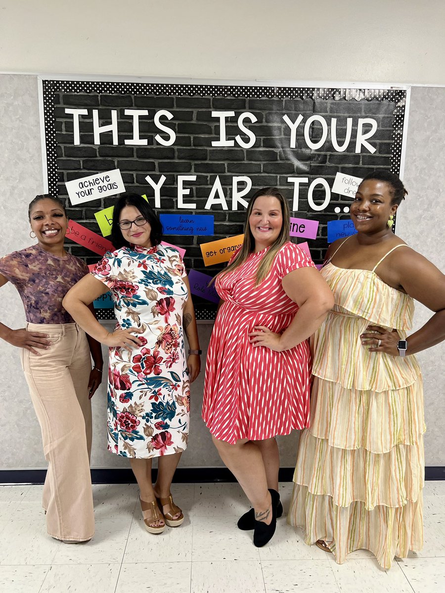 Rising5SciCrew's tweet photo. The fifth grade team had an awesome time for Open House!! ❤️🖤🤘🏾 @DavieMoore4 @NKelley_5Tribe @CHISDCP @cedarhillisd #OwnItPrep https://t.co/mVePhHmGz2