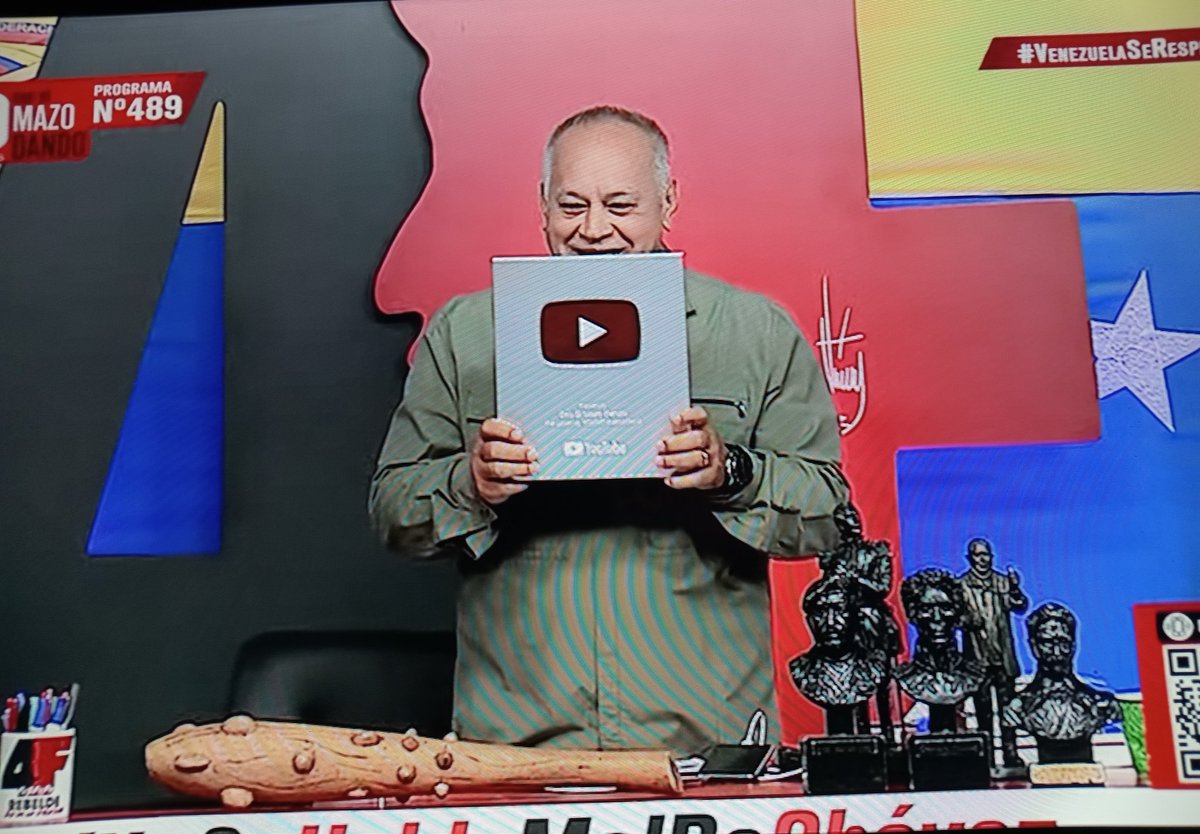 Marco Padovanni (@marco_padovani) on Twitter photo Felicitaciones mi Capitán <a href="/dcabellor/">Diosdado Cabello R</a> Oficialmente ya es INFLUENCER 🇻🇪
<a href="/ConElMazoDando/">Con el Mazo Dando</a> llega a 100 MIL SEGUIDORES en su Canal de Youtube (y reciben reconocimiento de esta red gringa) 🇺🇸
¿El secreto?
Simple, Informar sin truco ni maña, El Mazo no engaña! Felicitaciones mi Capitán <a href="/dcabellor/">Diosdado Cabello R</a> Oficialmente ya es INFLUENCER 🇻🇪
<a href="/ConElMazoDando/">Con el Mazo Dando</a> llega a 100 MIL SEGUIDORES en su Canal de Youtube (y reciben reconocimiento de esta red gringa) 🇺🇸
¿El secreto?
Simple, Informar sin truco ni maña, El Mazo no engaña!