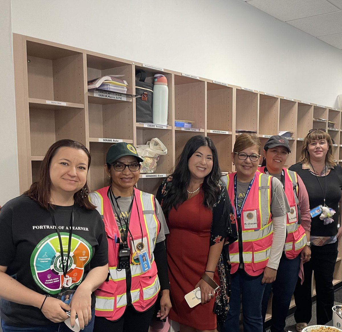 OakBrownBears's tweet photo. “Welcome back, everyone! 🎒📚 
Here’s to a fantastic school year ahead!

#AllmeansAll #GUSD #GUSDProud #TrustAndGrown #greenfieldguarentee https://t.co/yXBDnLHcmX