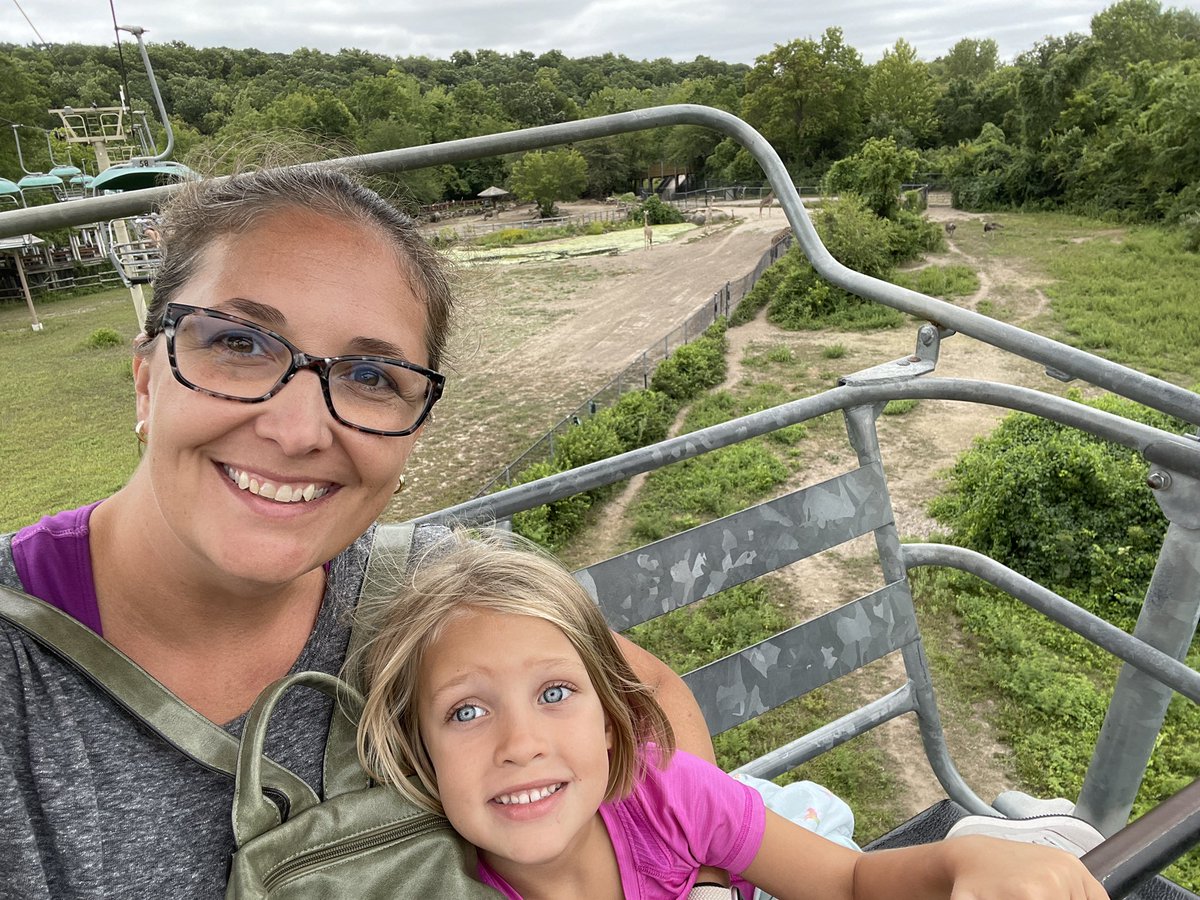 Loved seeing Willow on my last day of summer. She’s so pretty! 🦒