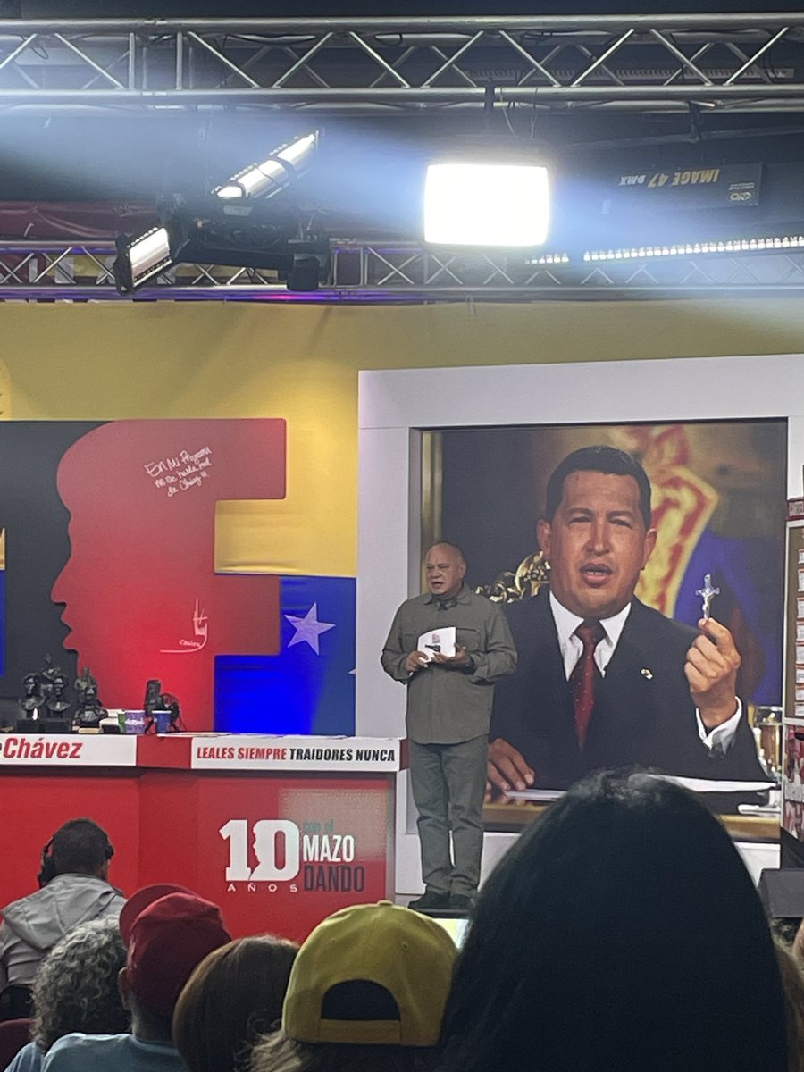 Gabyebs's tweet photo. Aquí estamos #VenezuelaSeRespeta  ❤️ https://t.co/8rjd0P6ppU
