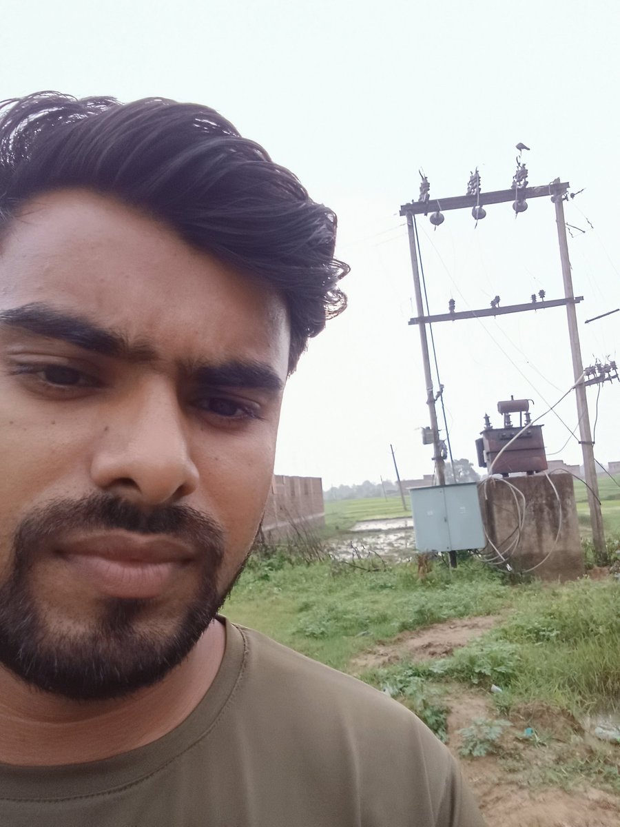 Satyapr58476751's tweet photo. हमारे गांव जांगी में 15 दिनों से बिजली गायब है,,अभी खेती बाड़ी का समय है जिससे सभी ग्रामवासी पीड़ित है। कुछ दिन पहले एक नया 100 KV का ट्रांसफार्मर आया लेकिन अधिक लोड होने के कारण फिर से जल  गया। हमारे गांव में 200KV का ट्रांसफार्मर की जरूरत है।महाशय लोग🙏 https://t.co/1ADHEaNw3N