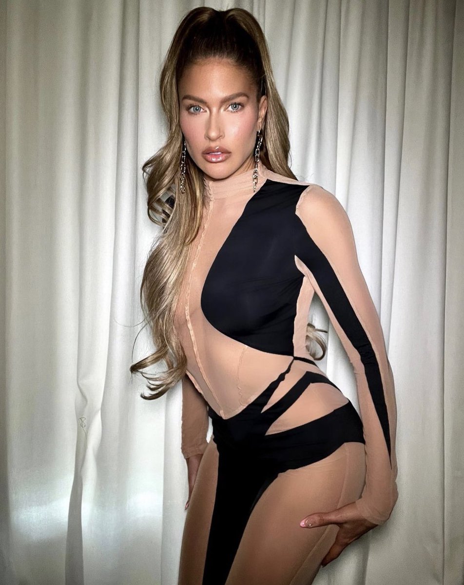 AbideHerEntice's tweet photo. Keep your Ken, I'm doing my own thing. ๐ค #UnleashedRedCarpet https://t.co/KrZDj5EM1o