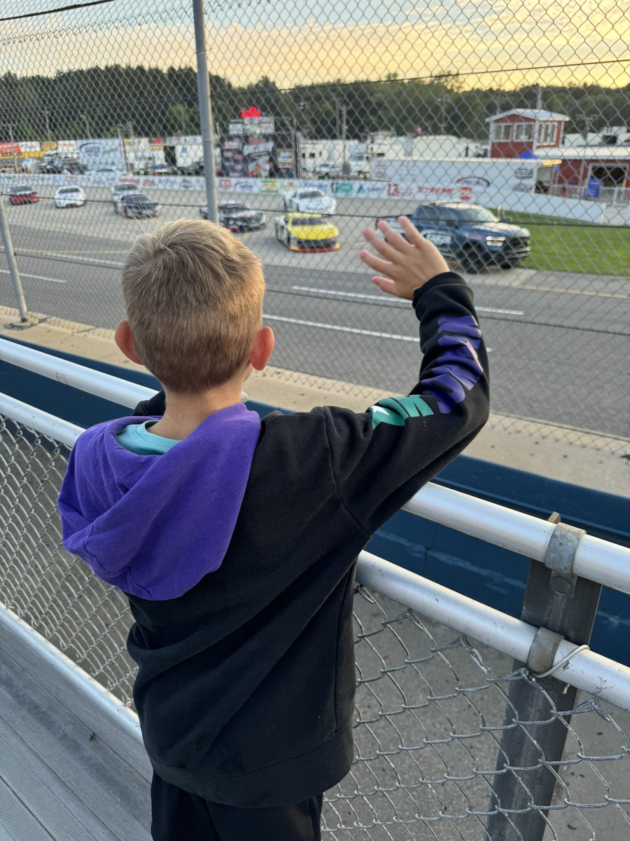 kylevanstrien's tweet photo. @CarsonHocevar dominating so far @BerlinRaceway Finish strong 💪 https://t.co/0cdIu0S8y1