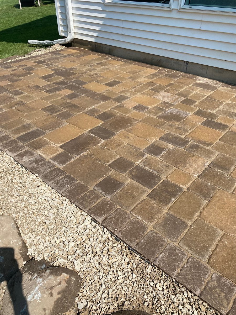 JunkerNsons's tweet image. Check out this brand new patio with new steps! 😎

#newpatio #stonesteps #paverpatio