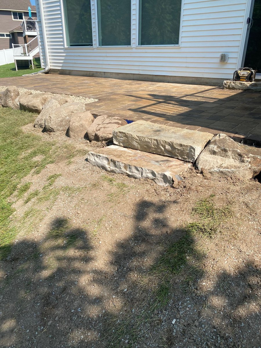 JunkerNsons's tweet image. Check out this brand new patio with new steps! 😎

#newpatio #stonesteps #paverpatio