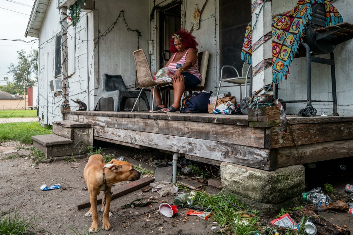 Weeks after Hurricane Beryl, Black neighborhoods are still recovering from unprecedented power outages and damage.

Black and elderly neighbors have relied on community-driven efforts—not government agencies—for ice, water, and food whatimreading.net/p/after-hurric…