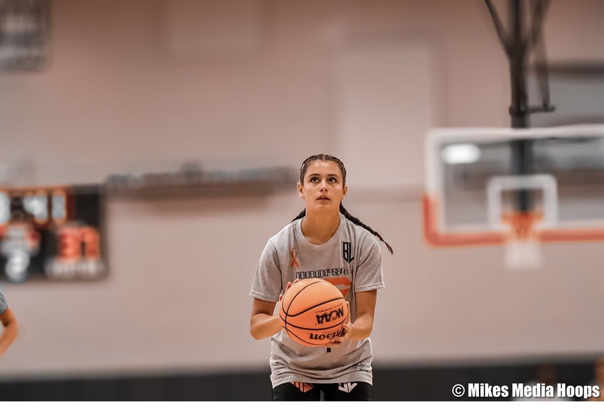 Sophia_Feeney4's tweet photo. Thanks @brolylew for inviting me to play @Hoops4Ms. It was great experience playing against some great competition. It’s a great event for a great cause. #hoops4MS
PHOTOCREDIT: @MikesMediaHoops https://t.co/qTuHn010Dq