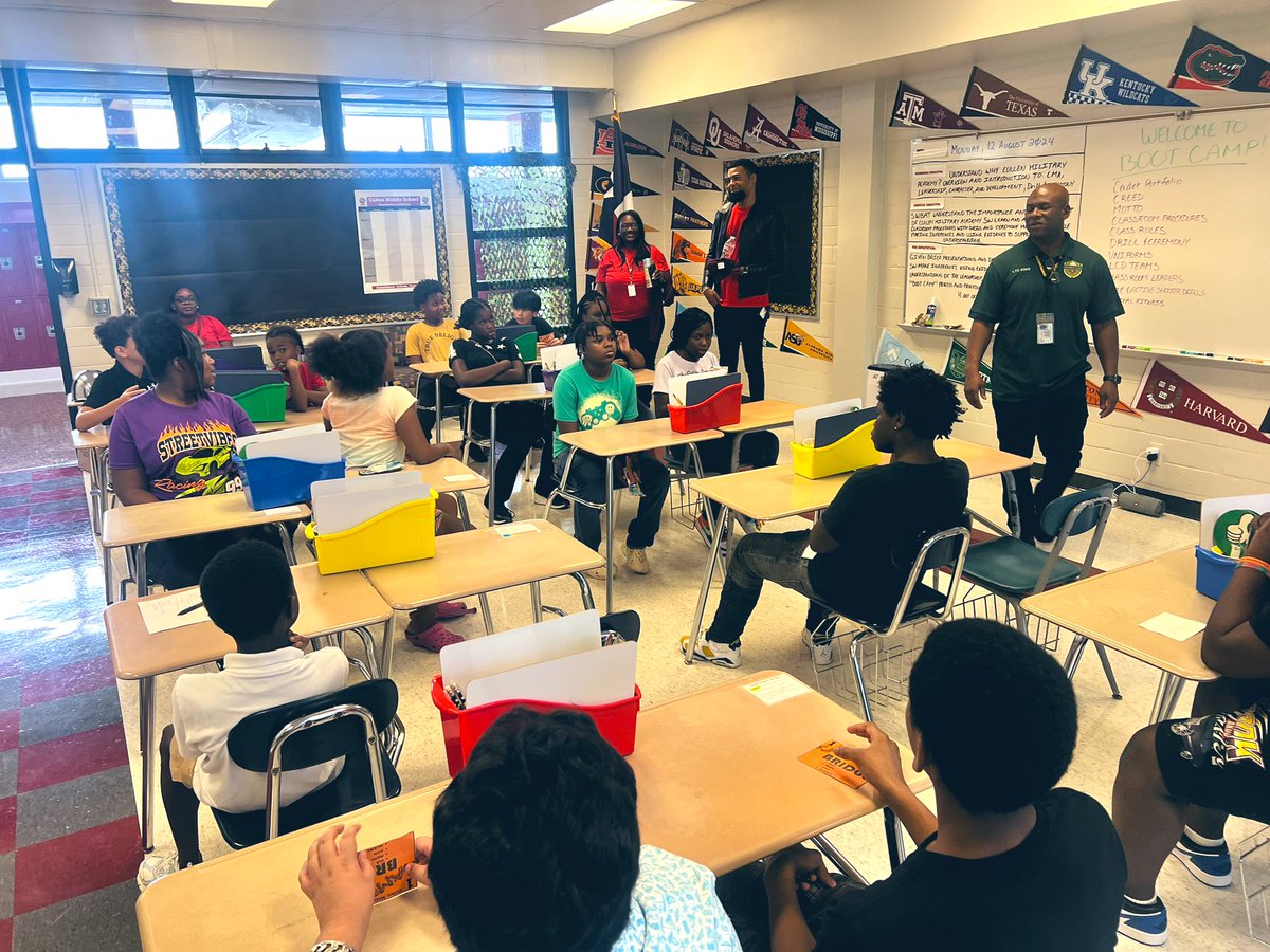 Cullen_Bobcats's tweet image. Changing the narrative one day at a time. First 6th grade parent meeting of the year and we had a full house. Our parents were on board with the new systems at Cullen and our scholars enjoyed the activities.