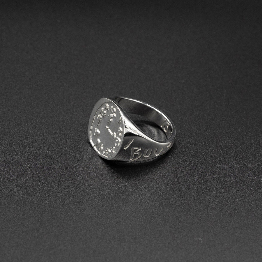 Pleasant_Meadow's tweet photo. Does it say anywhere what is inscribed around the bands of these 2 rings? Can't make them out.
"Quarter Past Midnight" = Bou...??
"13" = ALL...??
#JohnnyDepp @JohnnyDeppNFT #signetrings https://t.co/rWTQ56oDHU