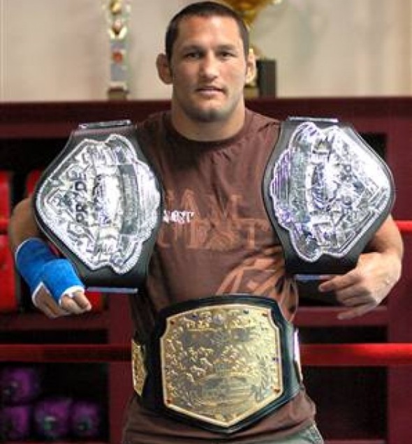 Dan Henderson is SUPER underated 🧵 1/5

His best wins are:

Fedor (pride champ hw goat)

Shogun rua x2  (lhw champ pride fc mw tournament winner)

Rich Franklin (ufc mw champ with 2 title defences)

Michael Bisping (mw champ with 1 title defence)

Carlos Newton (ufc ww champ)