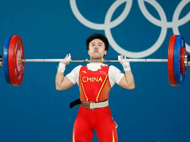 BeijingDai's tweet photo. Congratulations to the Chinese team for winning two gold medals in weightlifting. 

There are 10 gold medals in weightlifting at the Paris Olympics, while there were 14 at the Tokyo Olympics. The important reason for this change is that China is too strong in this event.

Due to the monopoly of gold medals in swimming by white athletes, swimming has always been the main event for Olympic gold medals, with over 30 gold medals for various swimming styles, lengths, medley, and relays. Fortunately, the Chinese swimming team is also coming.