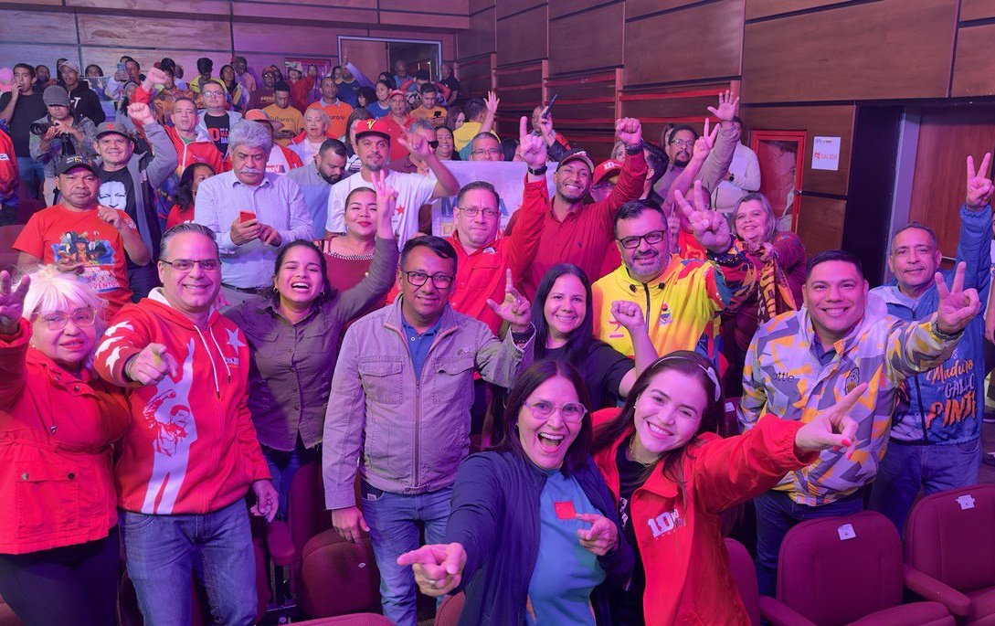 Hoy los chavistas nos damos cita en El Mazo Dando... con el Capitán de capitanes <a href="/dcabellor/">Diosdado Cabello R</a>

#NosotrosVenceremos

#VenezuelaSeRespeta