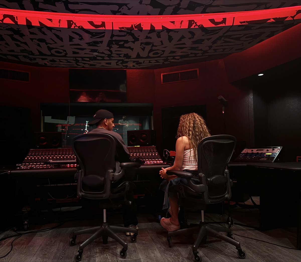 shakira's tweet photo. In the studio with one of my fav people in the biz AC! https://t.co/lA2GdOzpZV