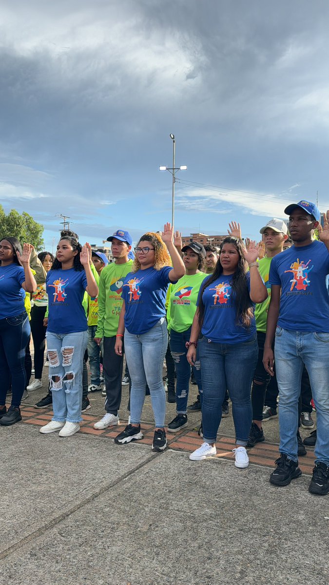 OviedoPSUV's tweet photo. Hoy juramos ante el presidente @NicolasMaduro y nuestro pueblo recrear, alegrar a los niños y regalar sonrisas en este Plan Vacacional Comunitario nuestra patria. Vamos por más sonrisas y alegría para el pueblo https://t.co/TA2kVEZZhw
