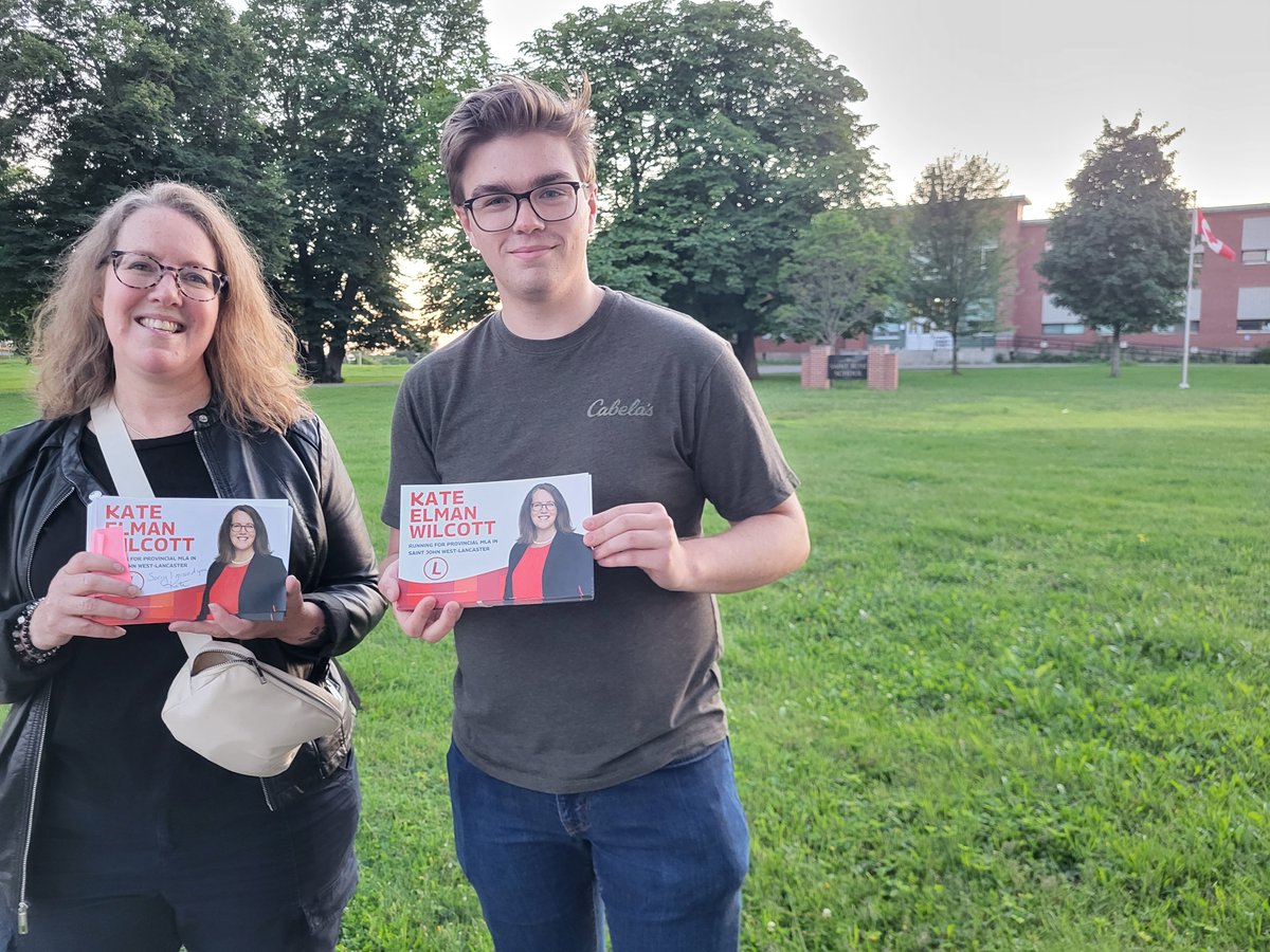 KateHasAThought's tweet photo. Beautiful evening of door to door visits along Manawagonish Road. https://t.co/bP1FgYqlhU