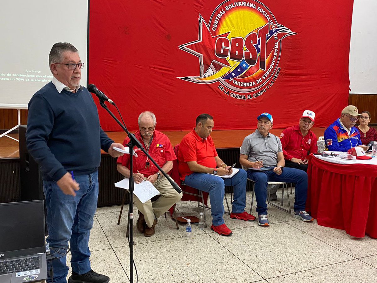 En #Caracas los representantes de todas las federaciones de sectores sindicales de los 24 Estados de nuestra República Bolivariana de Venezuela, ratificando respaldo incondicional a la reelección de nuestro querido compatriota bolivariano <a href="/NicolasMaduro/">Nicolás Maduro</a>, conductor de victorias