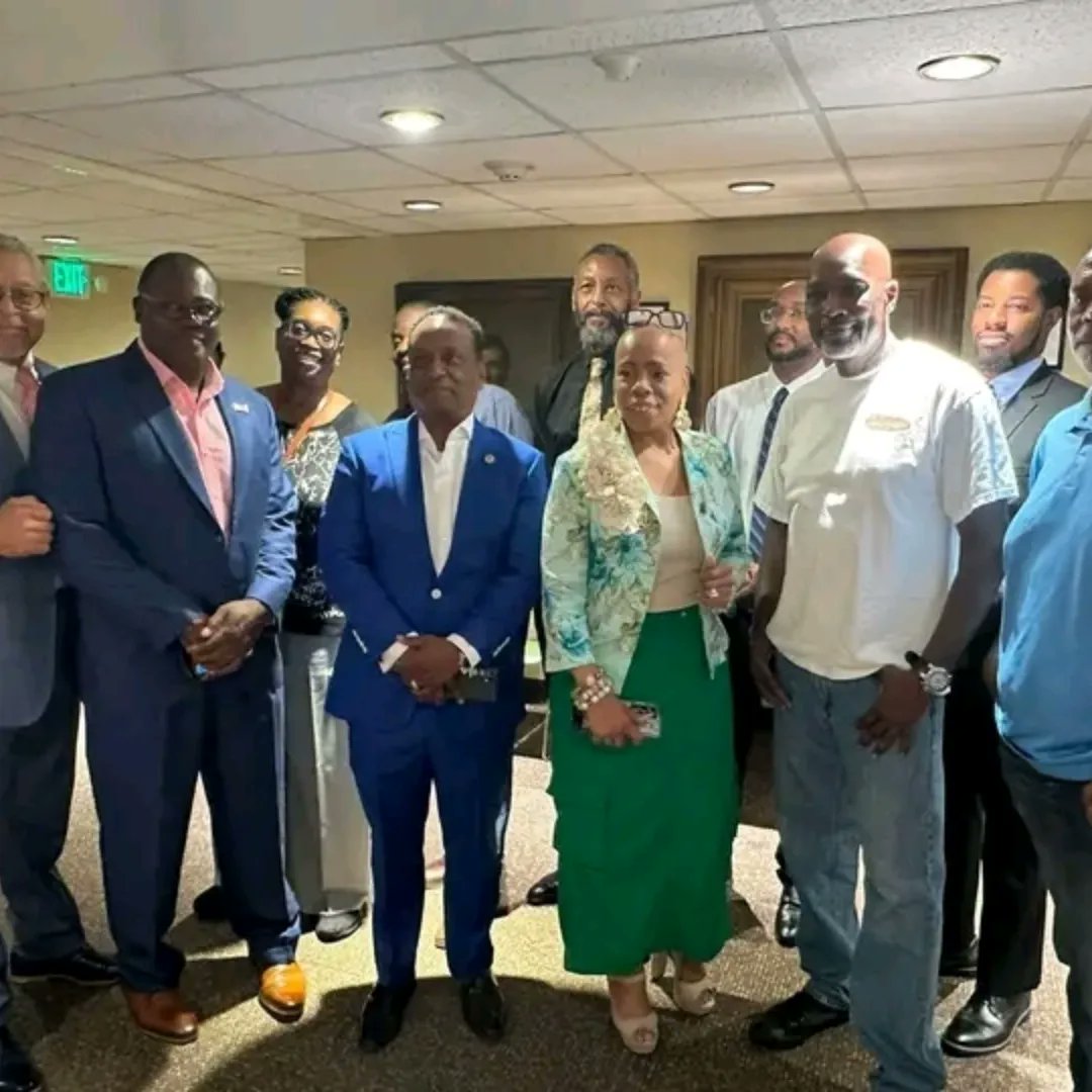 DiamondLeech0's tweet photo. A first of its kind contract was created in the City of Baltimore to aid minority and woman owned business development. I am BLESSED and BEYOND grateful that my company won this contract &amp; to be apart of the team! This is a major win Baltimore! 🤟🏻🥰🌎❤️ https://t.co/HLpXgl192R
