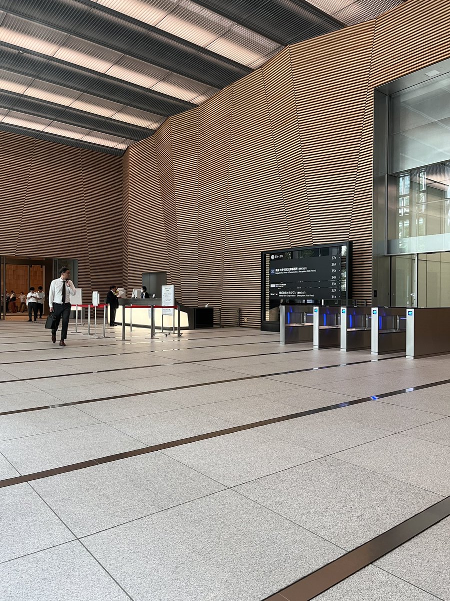 silverarrowcn's tweet photo. Had a productive meeting with Daiwa Can Company yesterday in hot Tokyo. Discussed importing molds from China and explored collaboration opportunities. Exciting times ahead! #DaiwaCanCompany #TokyoVisit #ImportingMolds #China #BusinessCollaboration #Manufacturing https://t.co/r5OqGPcagM