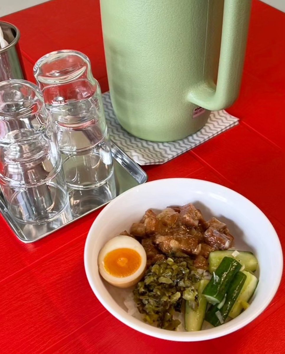 peace_mosh's tweet photo. おはようございます☀️
PEACE&MOSH 9時よりOPENしてます!
今日も押競満寿のルーロー飯、美味しくいただけます😋
数量限定ですのでお早めにどうぞ!!
take outも可能です🙆♀️🙆🏻♂️
皆様のご来店お待ちしております!
#peace_and_mosh #台湾料理 #台湾グルメ #runningstation #cafe #広島グルメ https://t.co/0UiRJnrPYQ