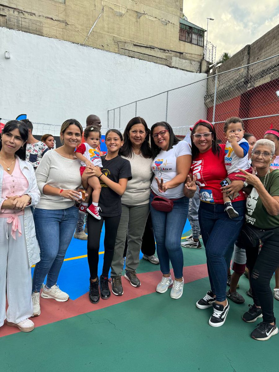 gestionperfecta's tweet photo. Con el Plan Mi Cancha Bella, rehabilitamos este nuevo espacio deportivo en San Agustín, que es el número 14. Una obra de la @AlcaldiaDCcs mediante el @fondec_ccs, para el disfrute de toda la comunidad.

#DesinstalaElOdio https://t.co/Erpeowcmwo